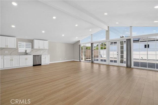 16427 Clymer St - Photo 5 of 6