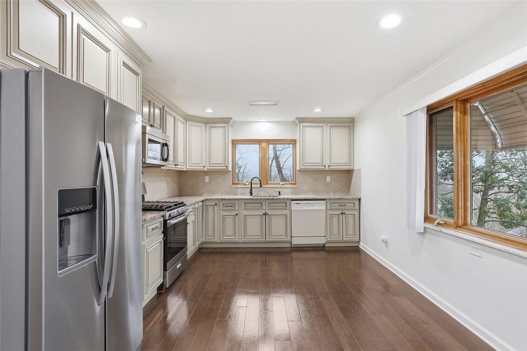 1013 El Rancho Dr - Photo 2 of 15