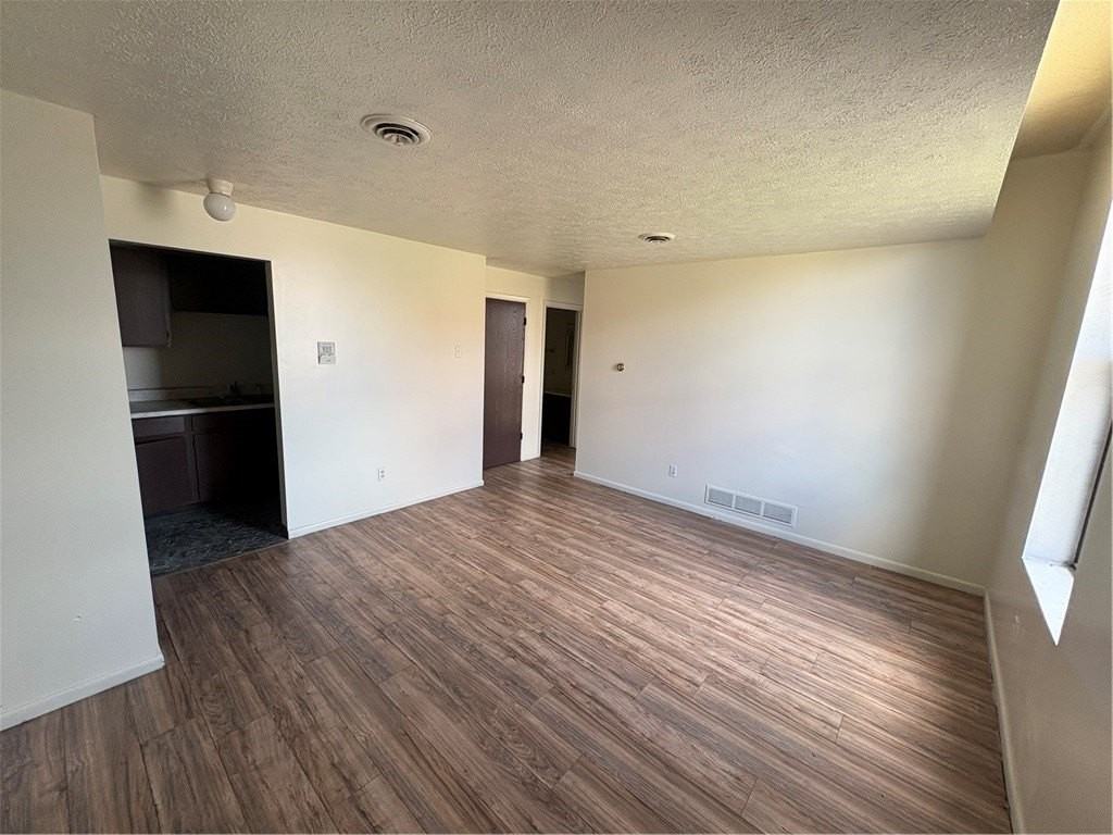 570 Miller Ave #5 - Photo 3 of 8