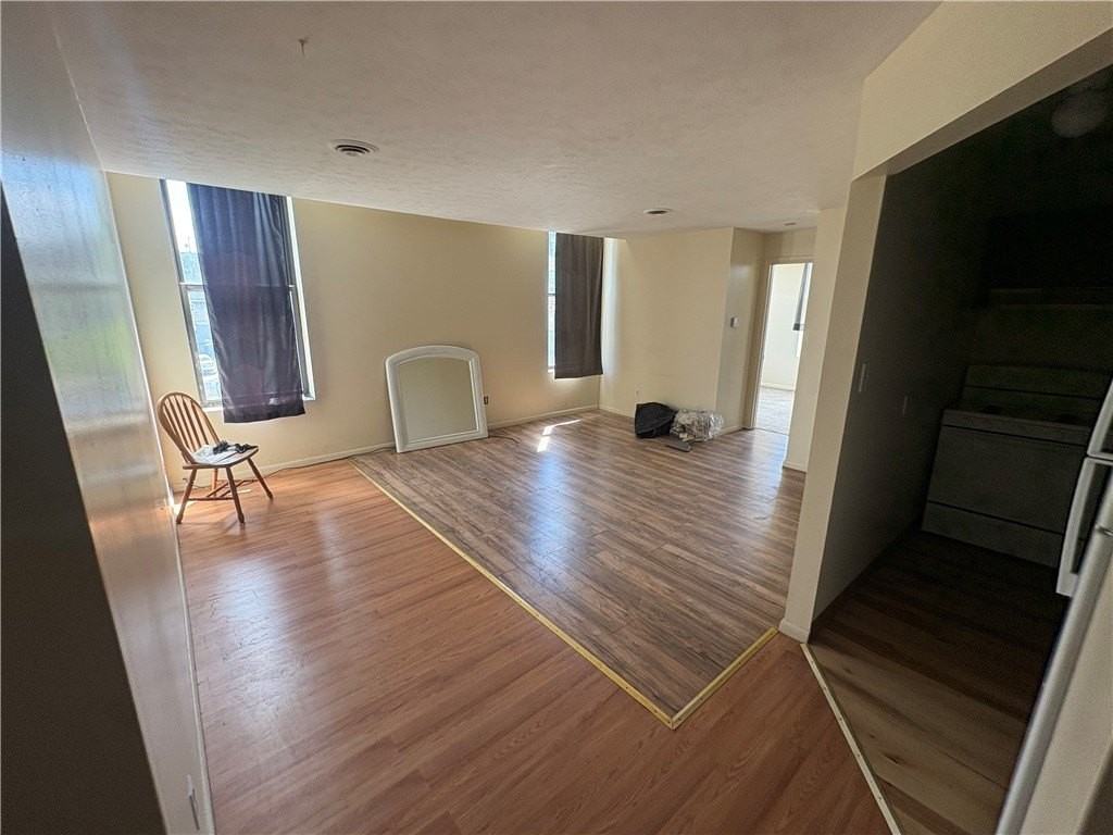 570 Miller Ave #6 - Photo 2 of 8