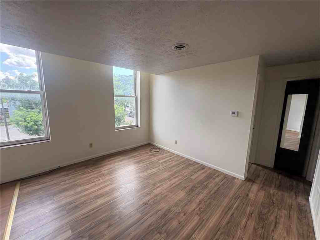 570 Miller Ave #7 - Photo 2 of 9