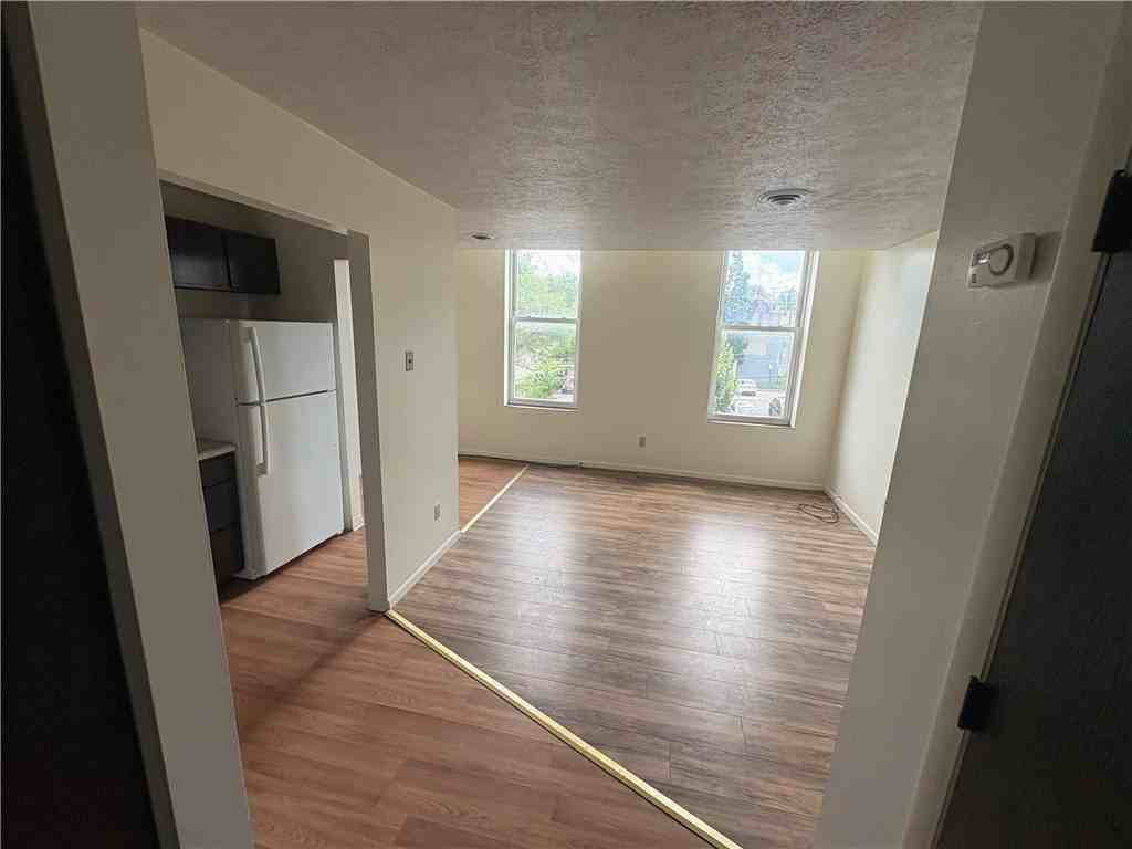 570 Miller Ave #7 - Photo 4 of 9