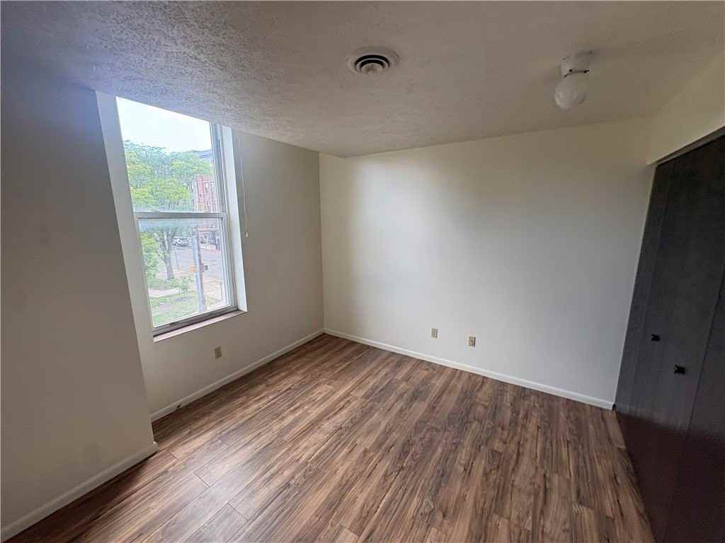 570 Miller Ave #7 - Photo 7 of 9