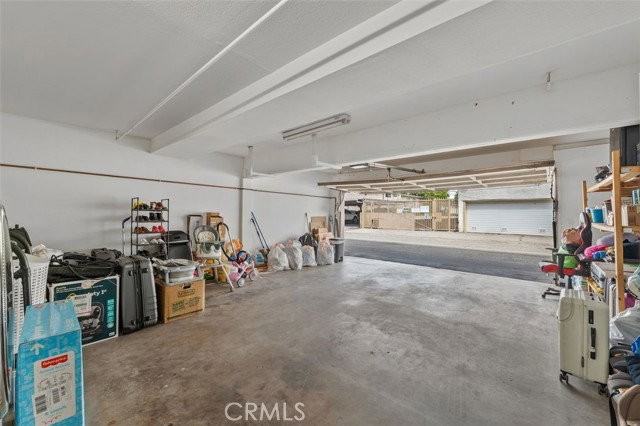 18415 Collins St - Photo 3 of 8