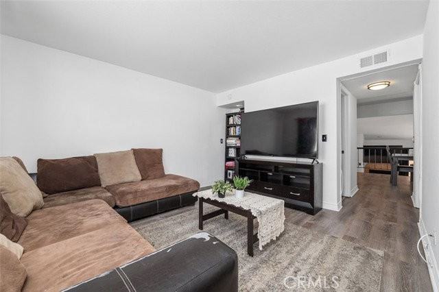 18415 Collins St - Photo 6 of 8