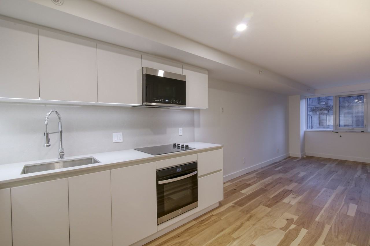 3460 Rue Peel — photo 3