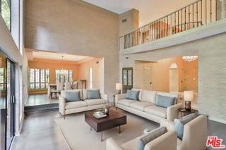 1030 Brooklawn Dr - Photo 3 of 8