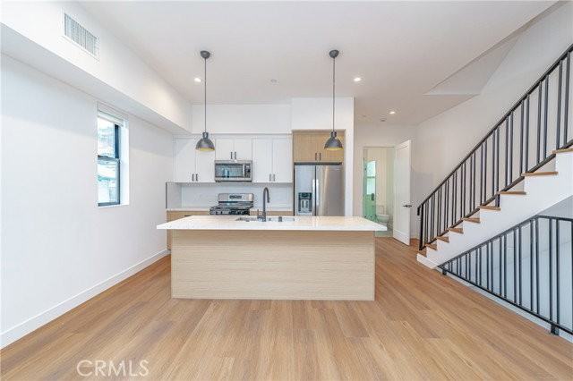 1342 Portia St - Photo 2 of 8