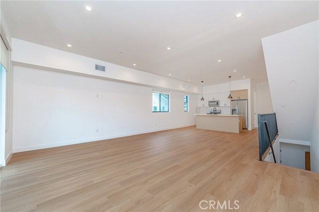 1342 Portia St - Photo 3 of 8