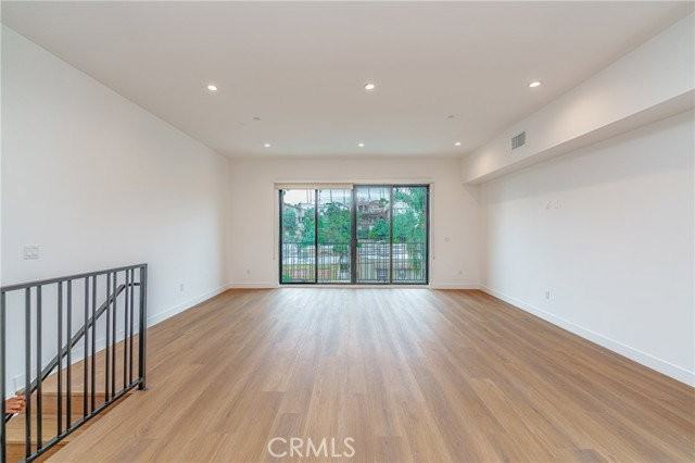 1342 Portia St - Photo 4 of 8