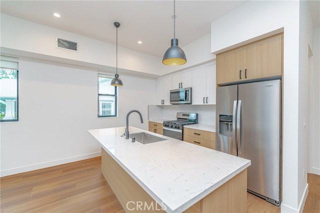 1342 Portia St - Photo 6 of 8