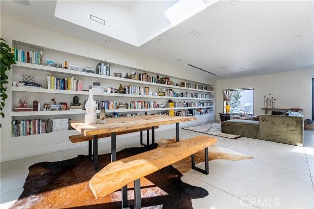 1821 Edgecliffe Dr - Photo 2 of 7