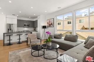 1228 N Sycamore Ave - Photo 3 of 8
