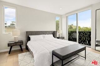 1228 N Sycamore Ave - Photo 5 of 8