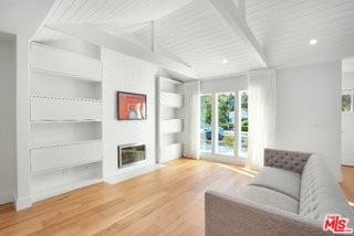 564 N Arden Blvd - Photo 5 of 8