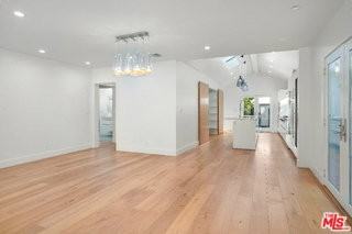 564 N Arden Blvd - Photo 7 of 8