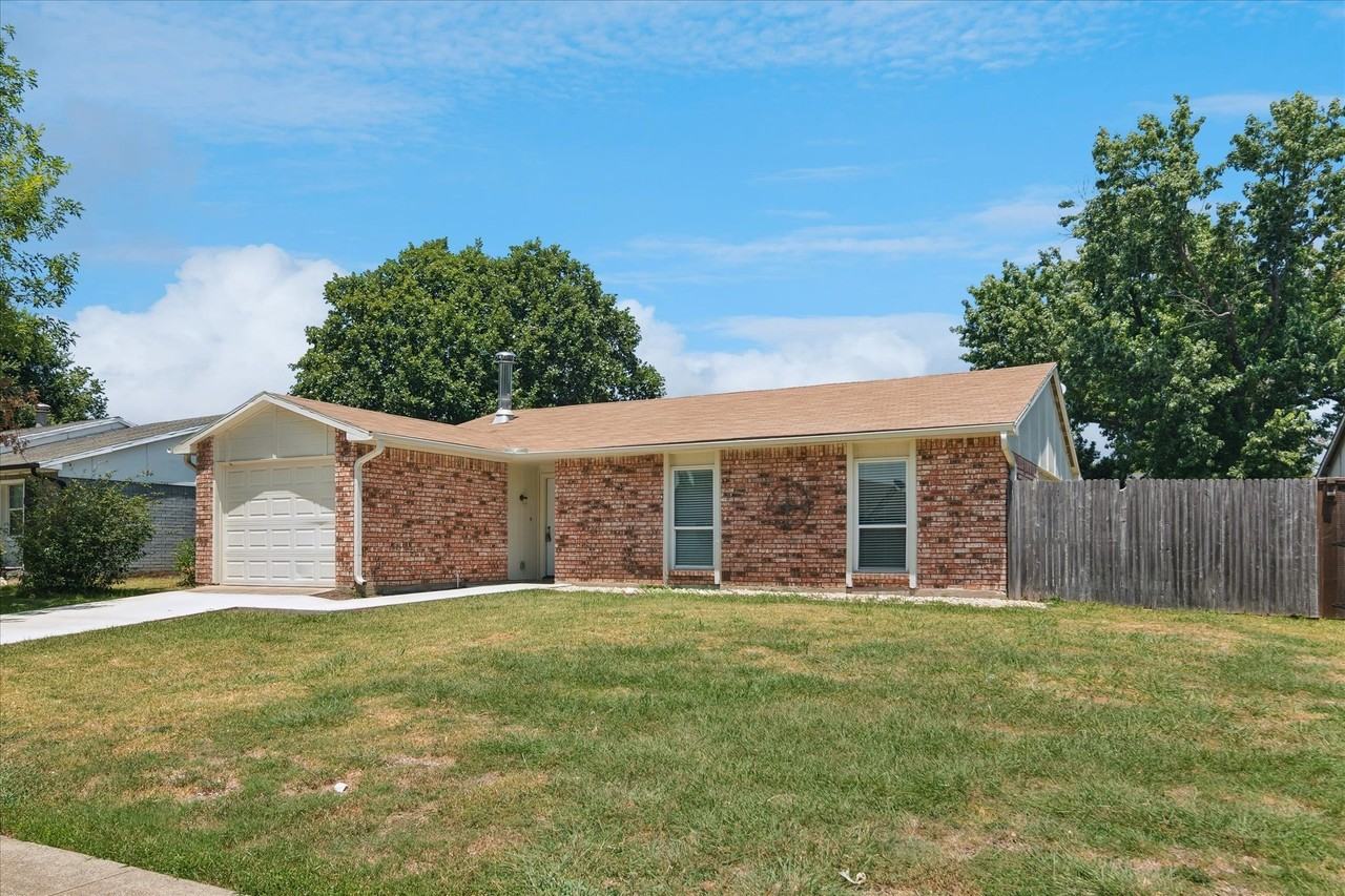 513 Windsor Dr - Photo 2 of 24