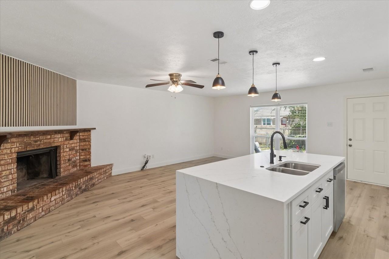 513 Windsor Dr - Photo 4 of 24