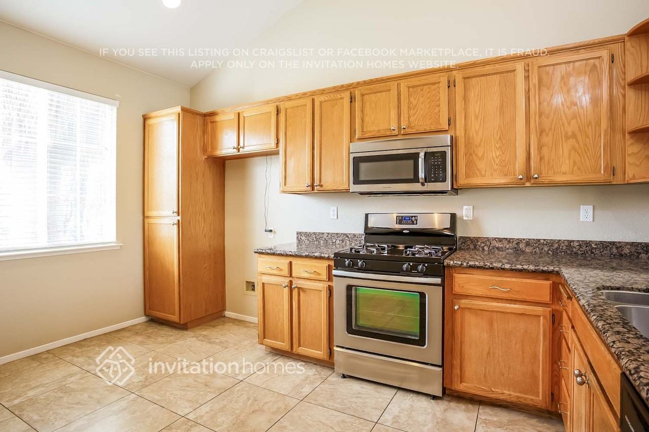 2547 Foghorn Way - Photo 5 of 21