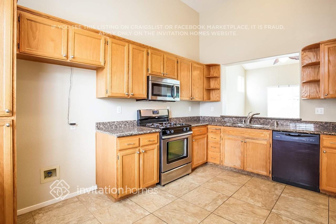 2547 Foghorn Way - Photo 6 of 21
