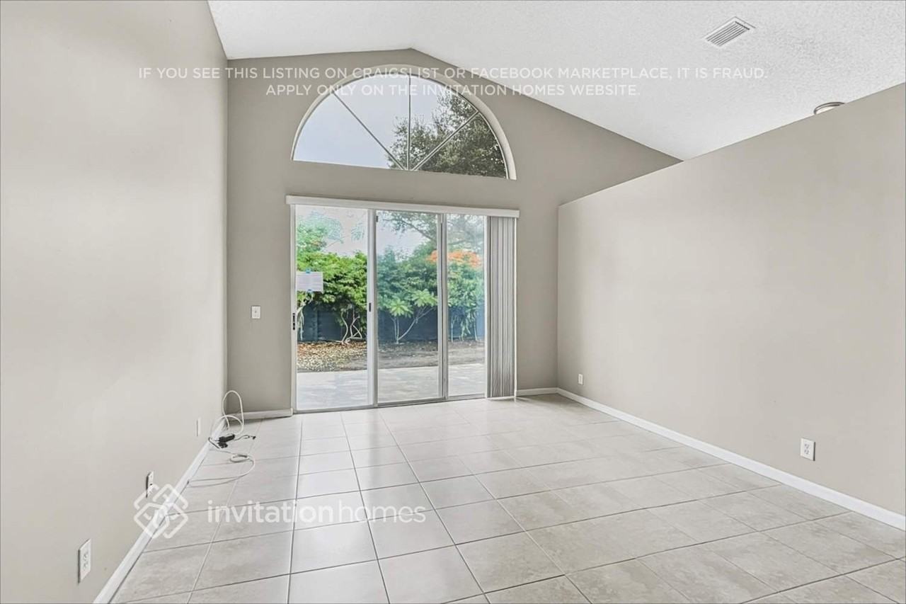 7704 Thornlee Dr - Photo 4 of 21