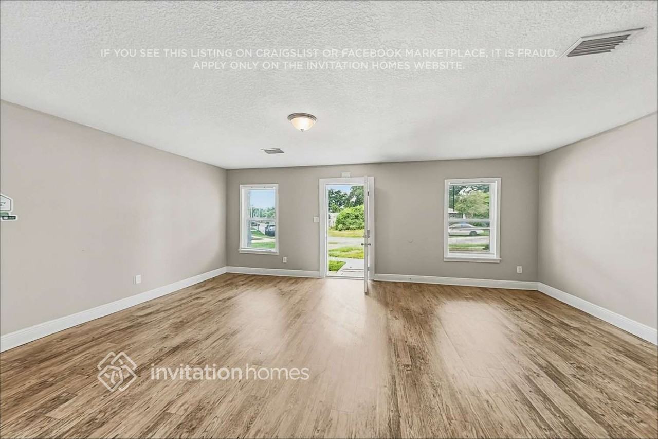 725 Clayton St - Photo 4 of 19