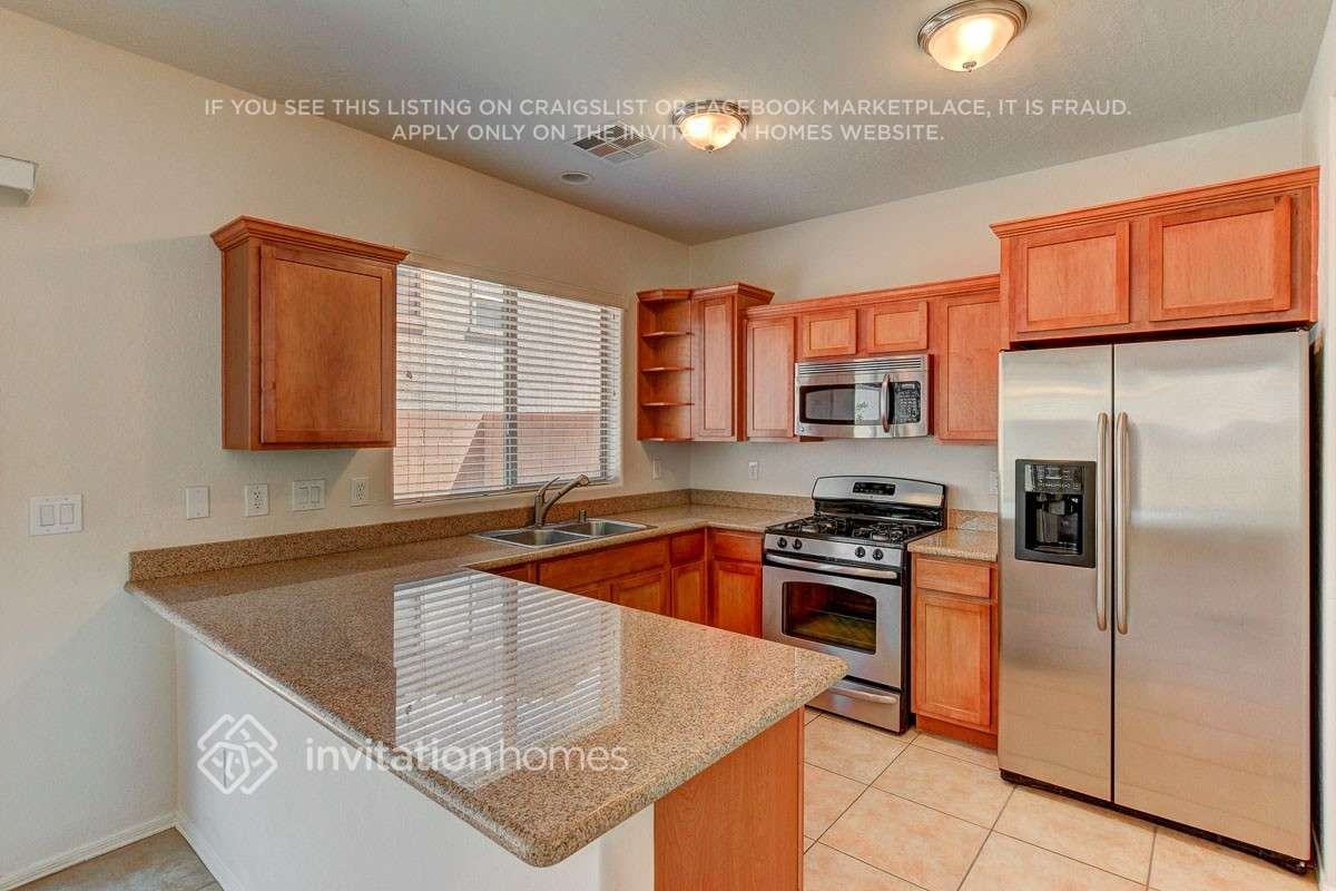 9018 Castledowns St - Photo 3 of 10