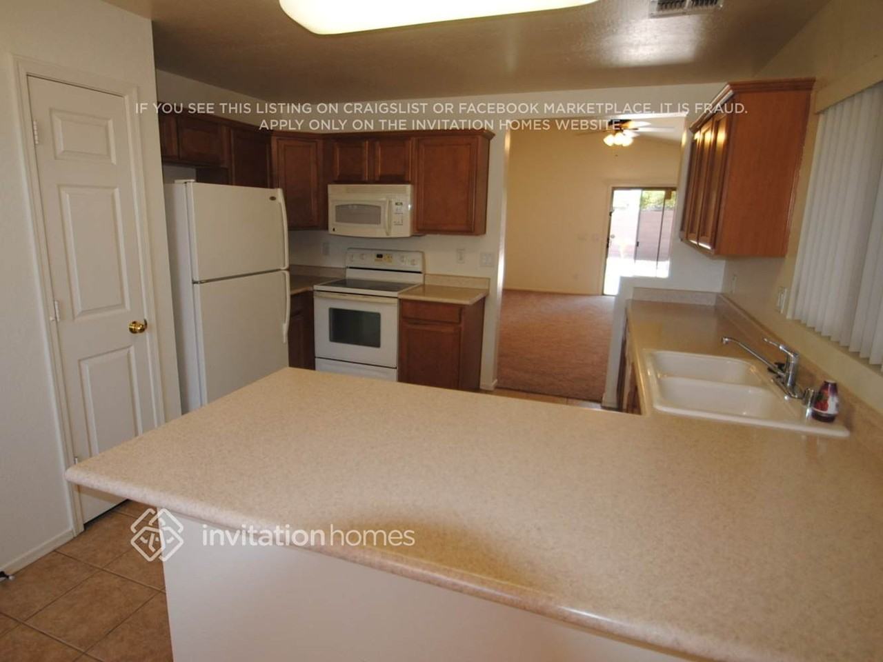 12575 W Lisbon Ln - Photo 4 of 8