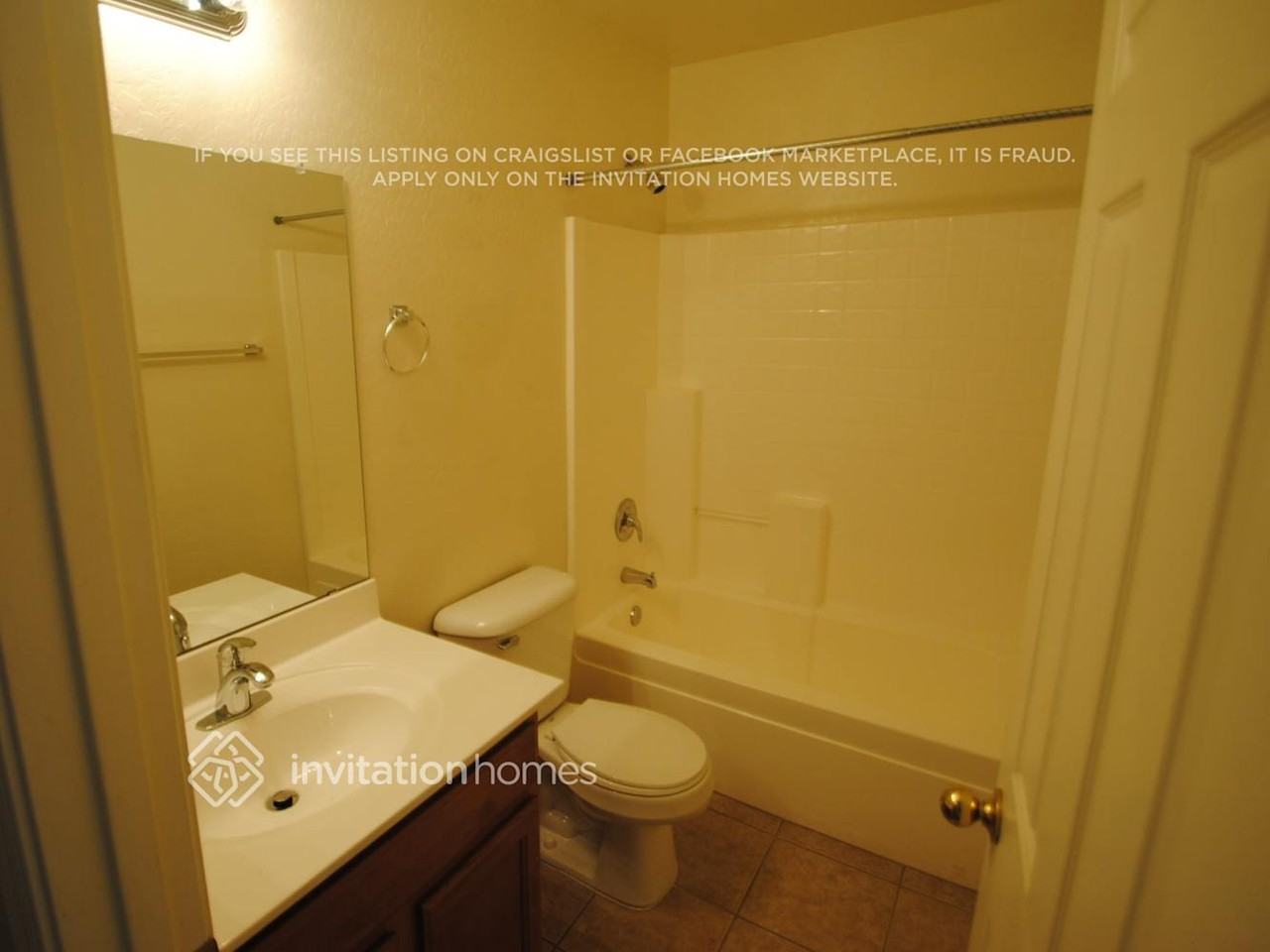 12575 W Lisbon Ln - Photo 6 of 8
