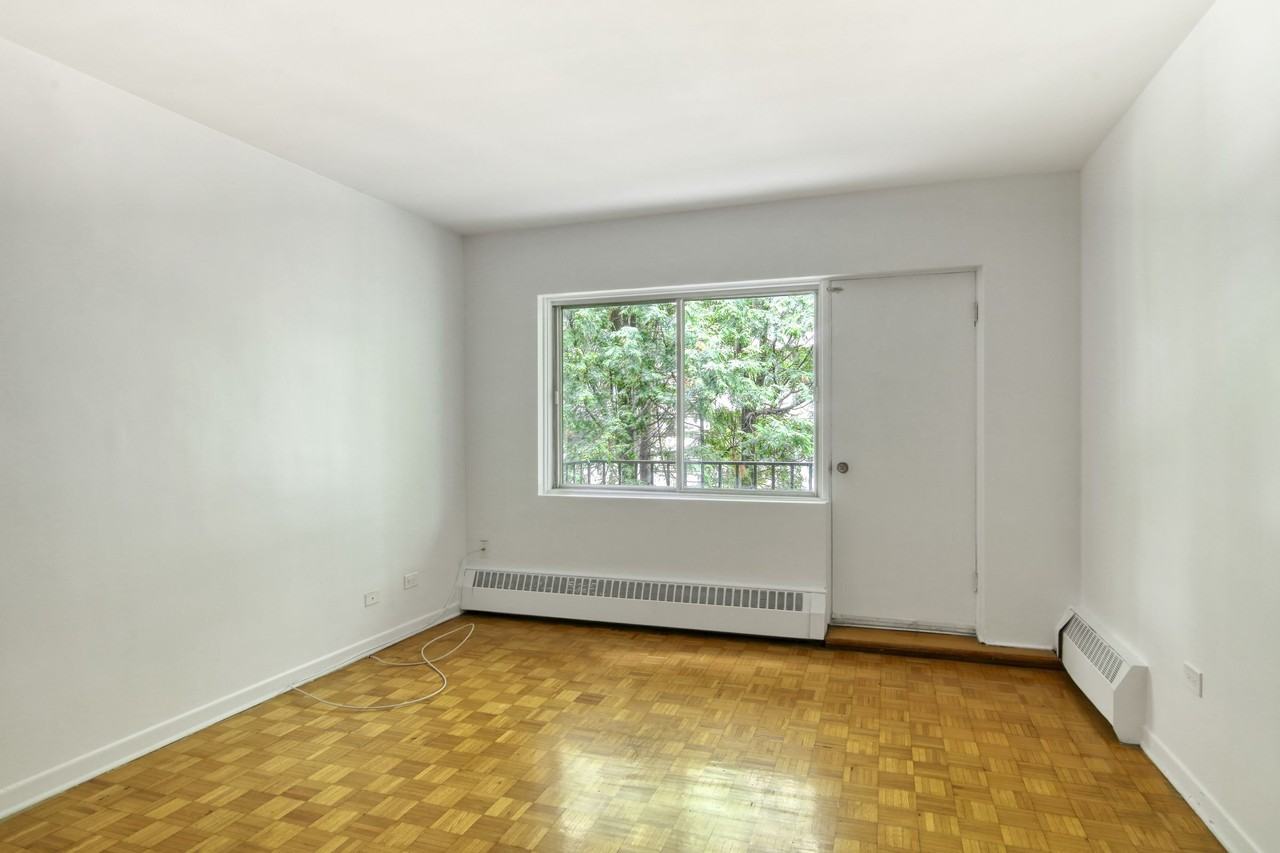 2400 Av Van Horne — photo 2