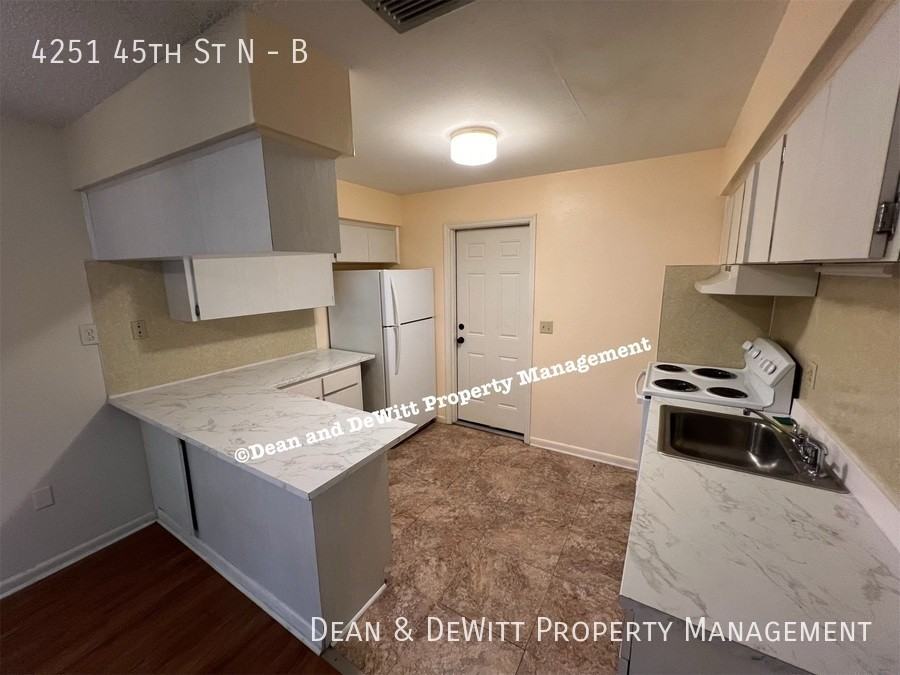 4251 45th St N #B - Photo 2 of 14