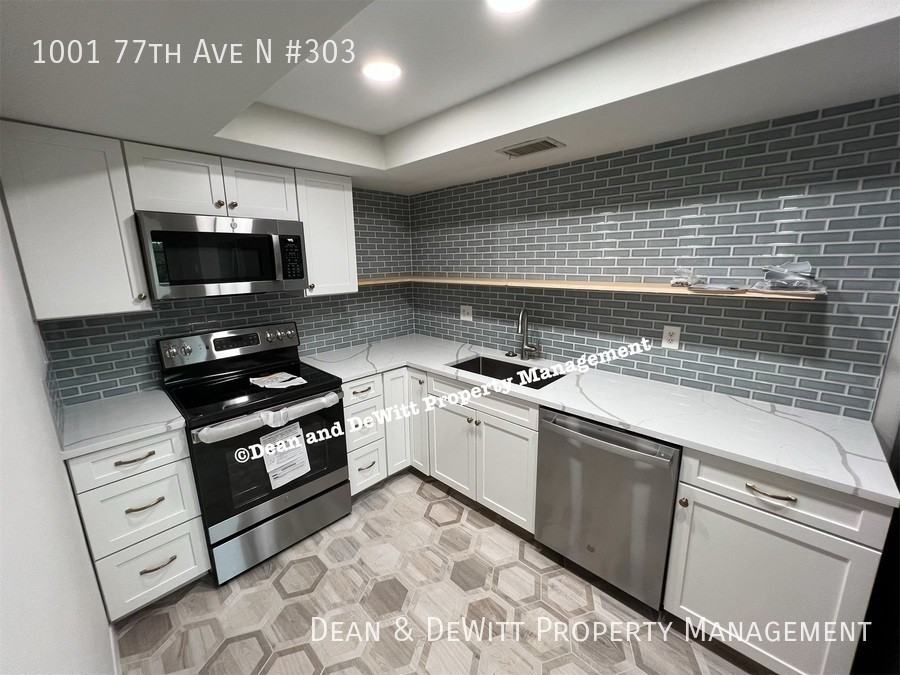 1001 77th Ave N #303 - Photo 3 of 21