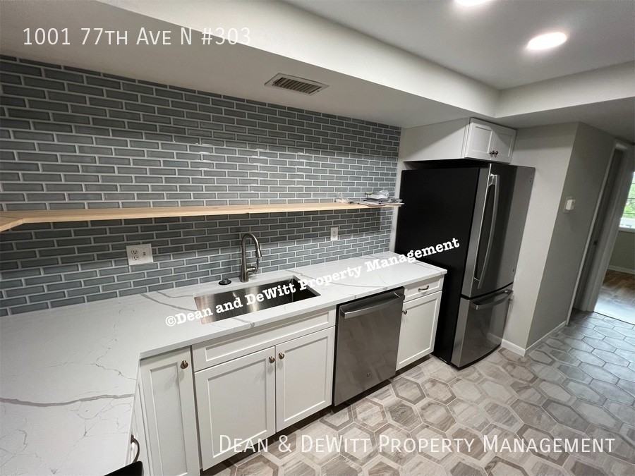 1001 77th Ave N #303 - Photo 5 of 21