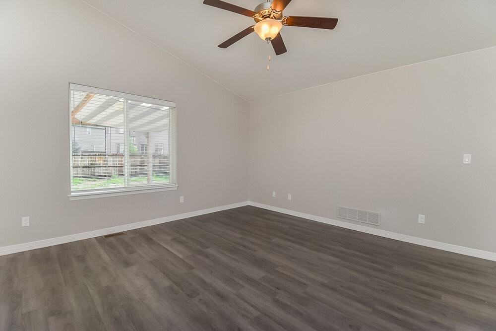 6863 Phantom Way - Photo 4 of 17
