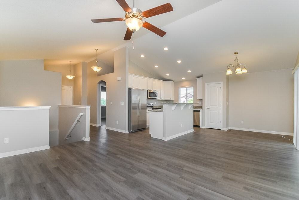 6863 Phantom Way - Photo 5 of 17