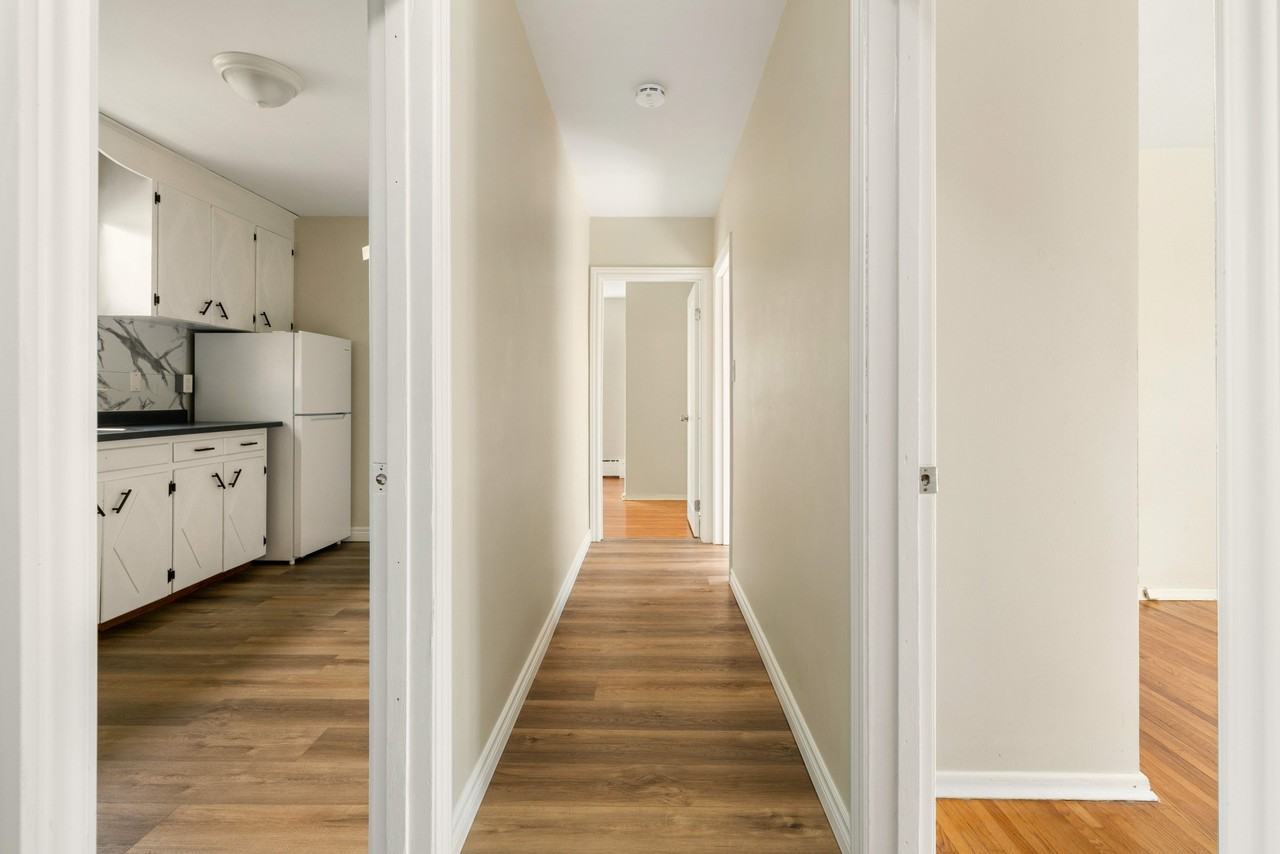261 College Street - Photo 5 of 32