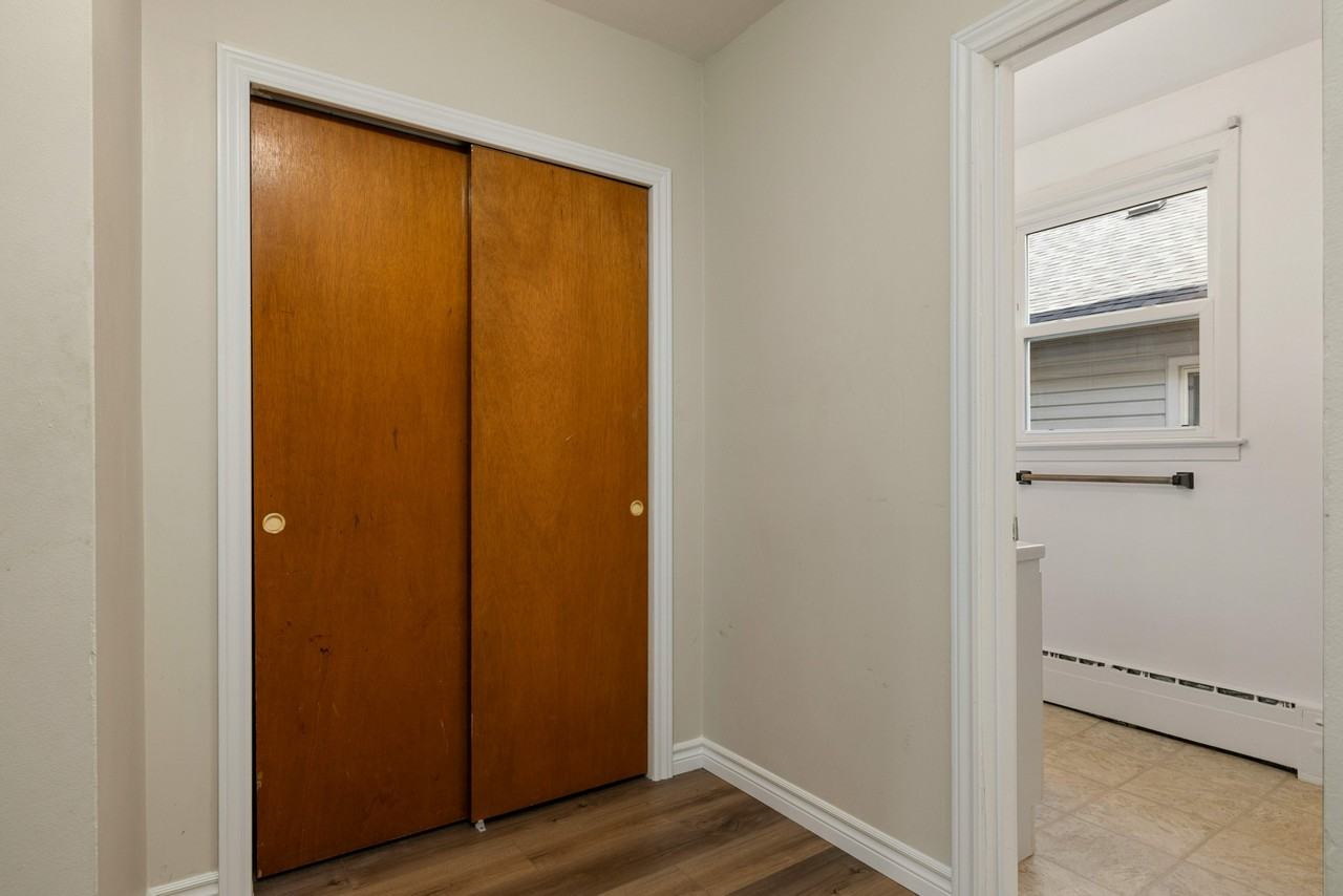 261 College Street - Photo 6 of 32