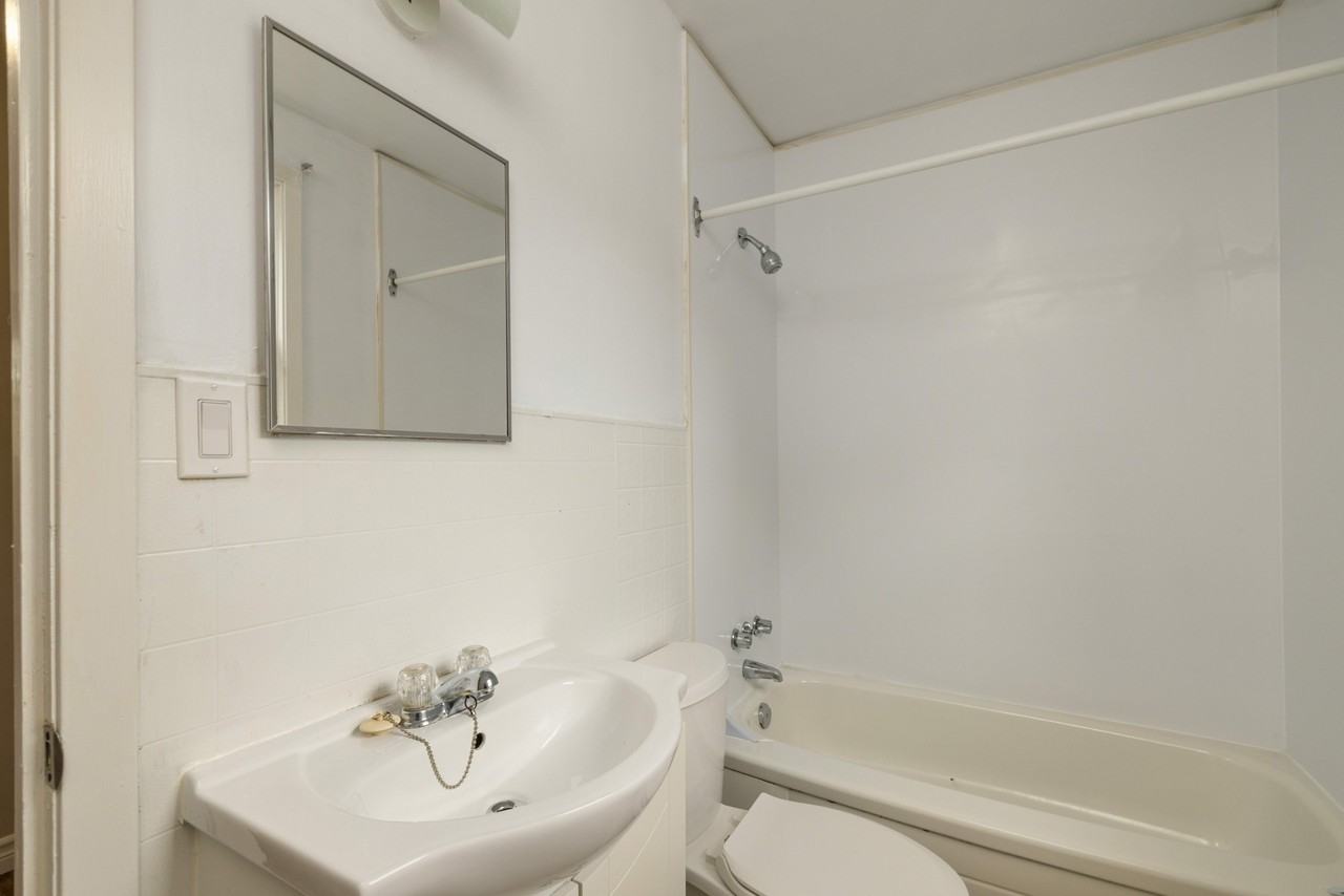 261 College Street - Photo 7 of 32