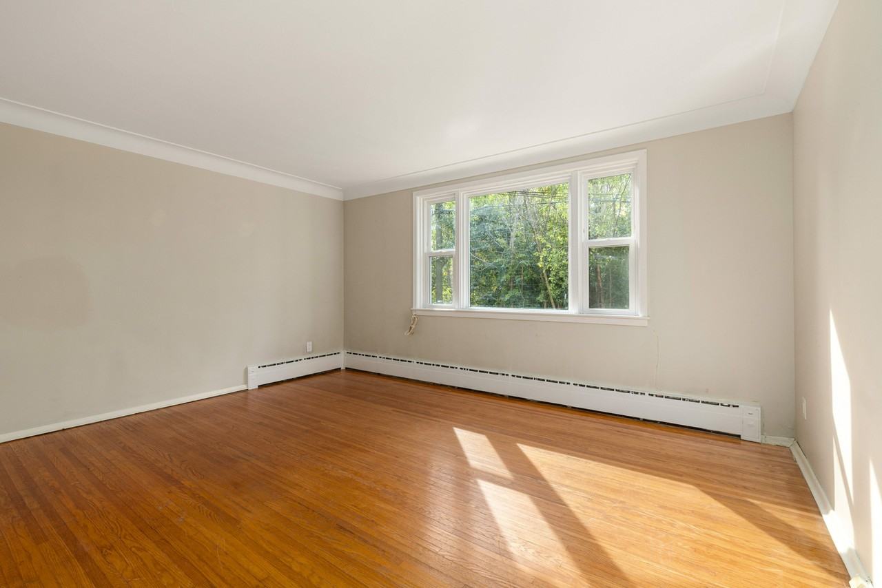 261 College Street - Photo 3 of 32