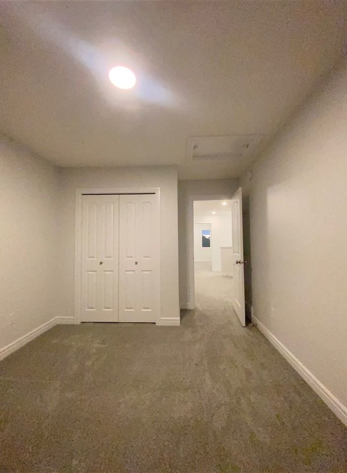 5712 Cautley Cres Sw - Photo 3 of 33
