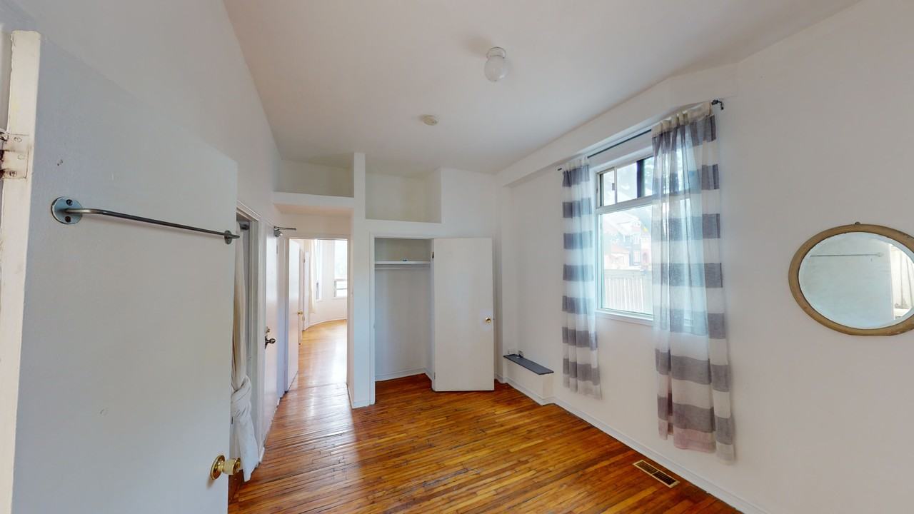 BATHURST ST & QUEEN ST W - Photo 7 of 16