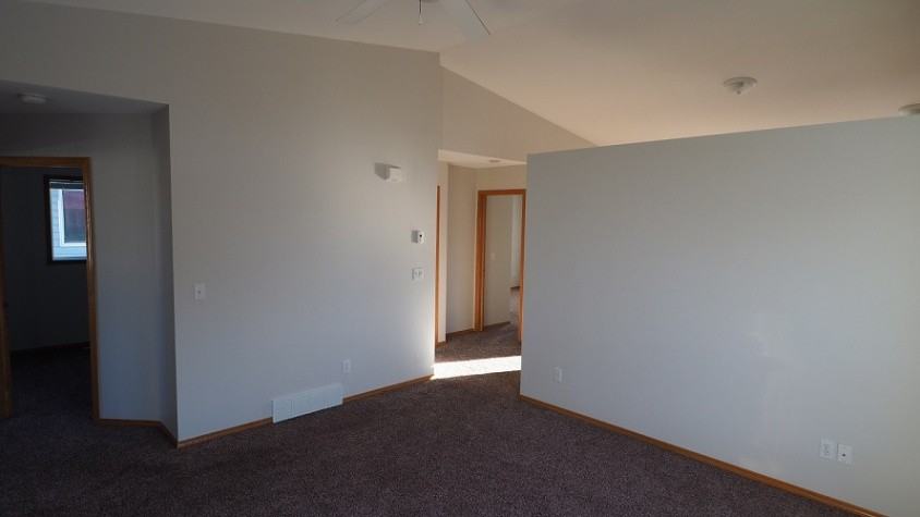 3 Bedroom House Located in Riverside Meadows! - Photo 4 of 10