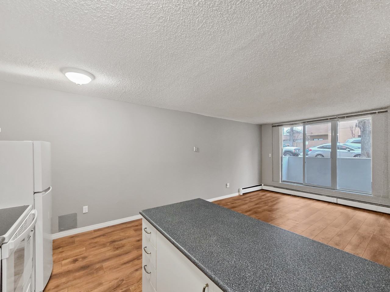 1337 13 Ave Sw - Photo 2 of 17