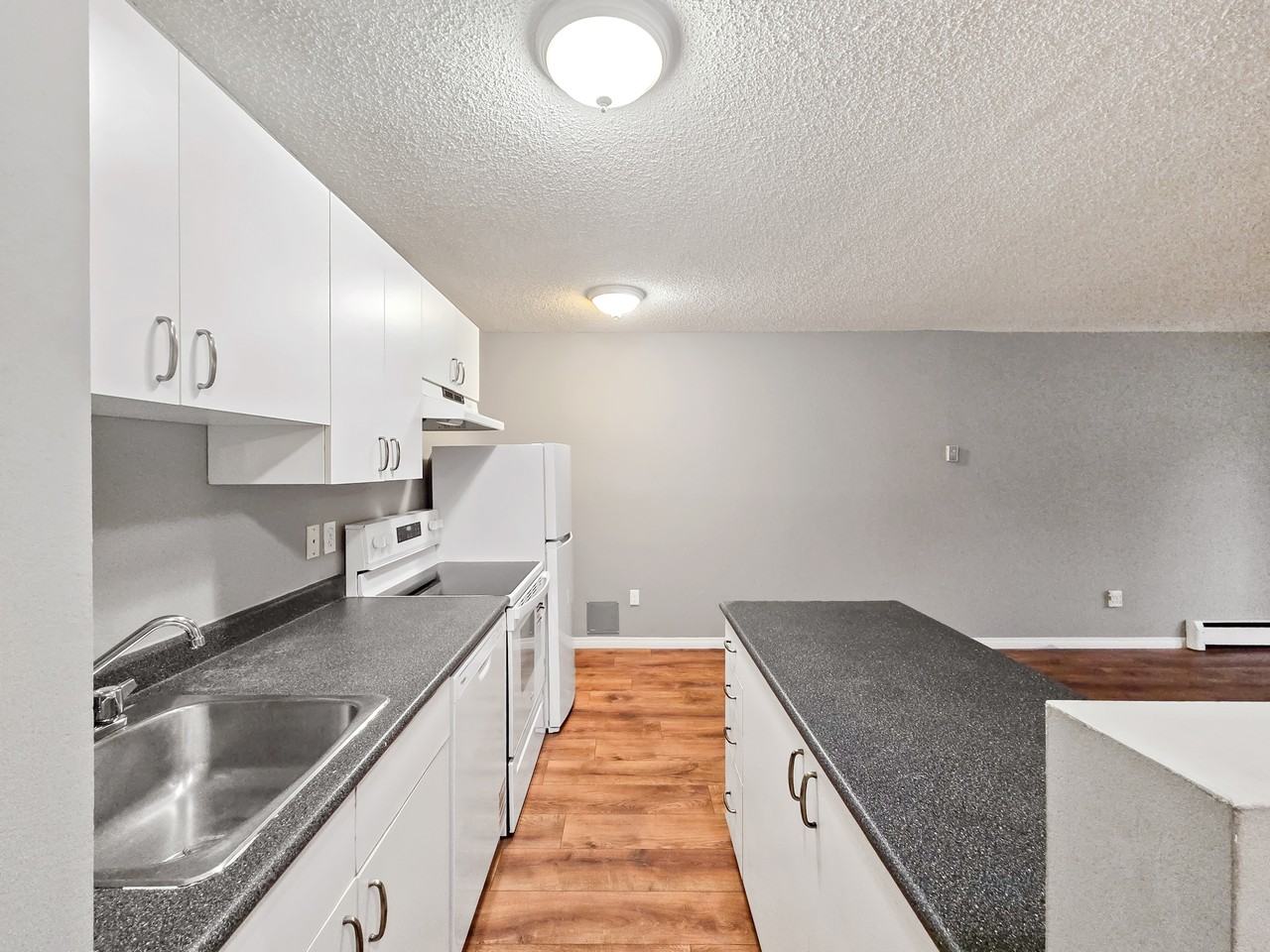 1337 13 Ave Sw - Photo 3 of 17