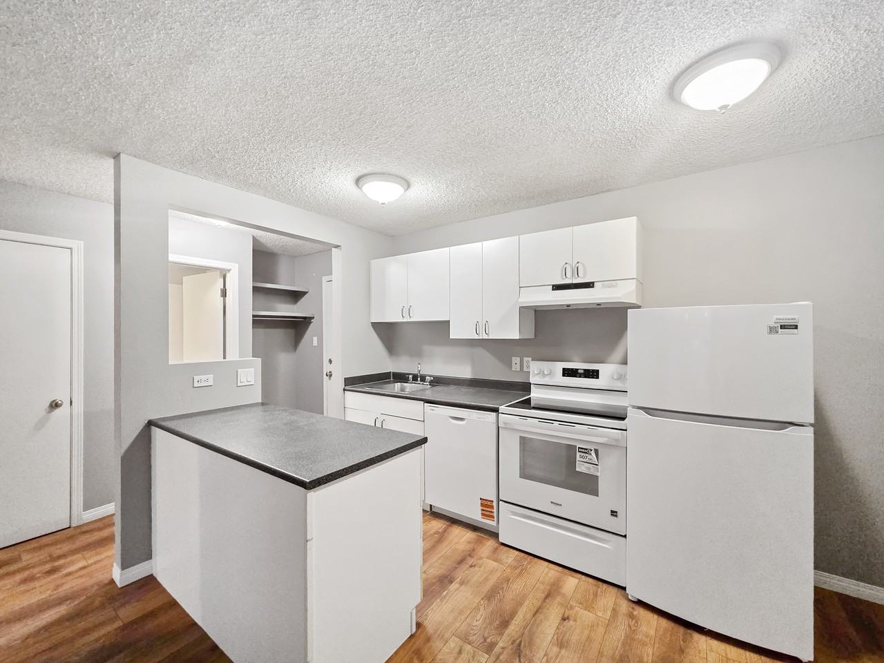 1337 13 Ave Sw - Photo 4 of 17
