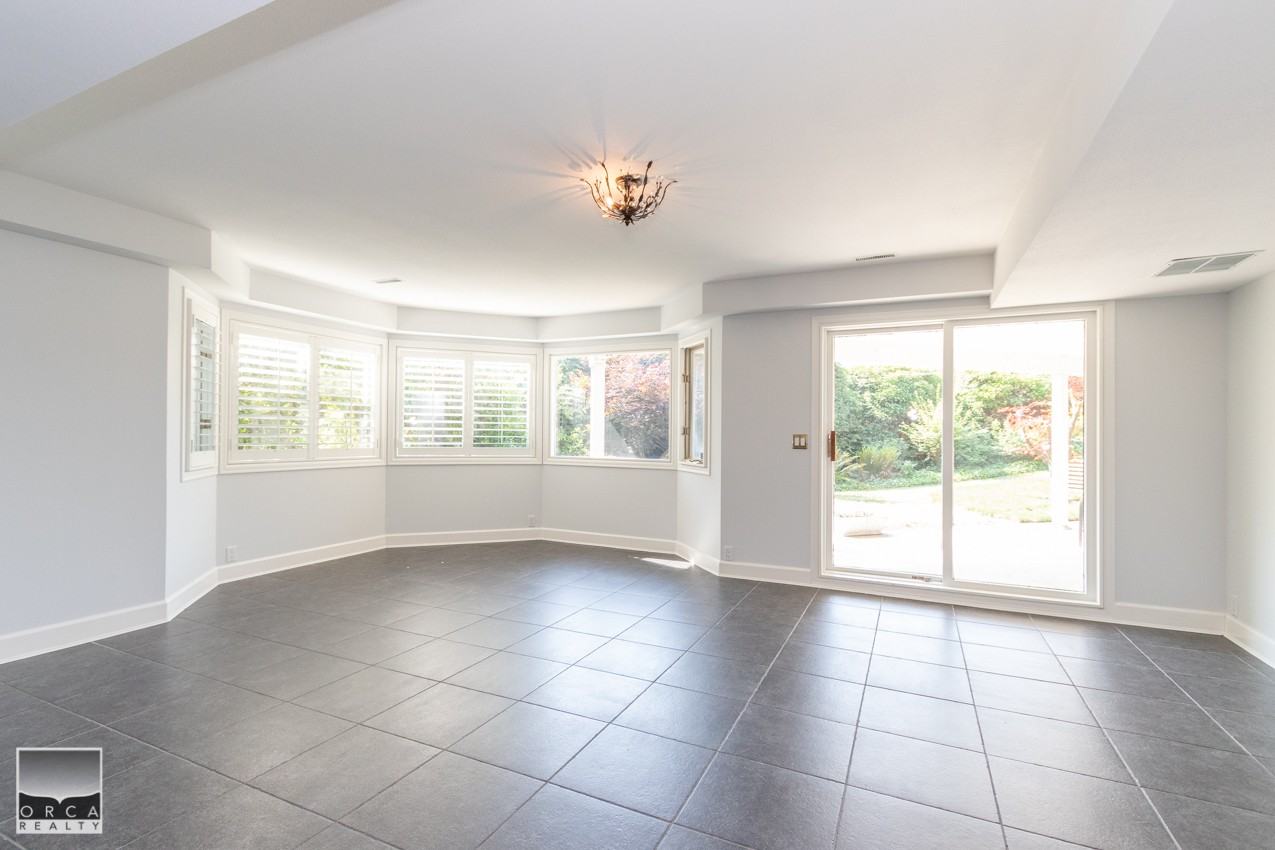 816 Anderson Crescent - Photo 4 of 36