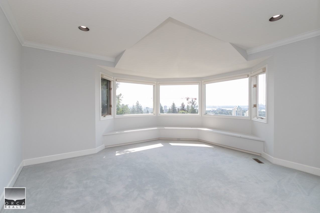 816 Anderson Crescent - Photo 5 of 36