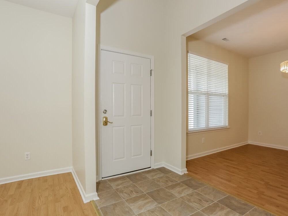 8264 Chatham Oaks Dr - Photo 2 of 18