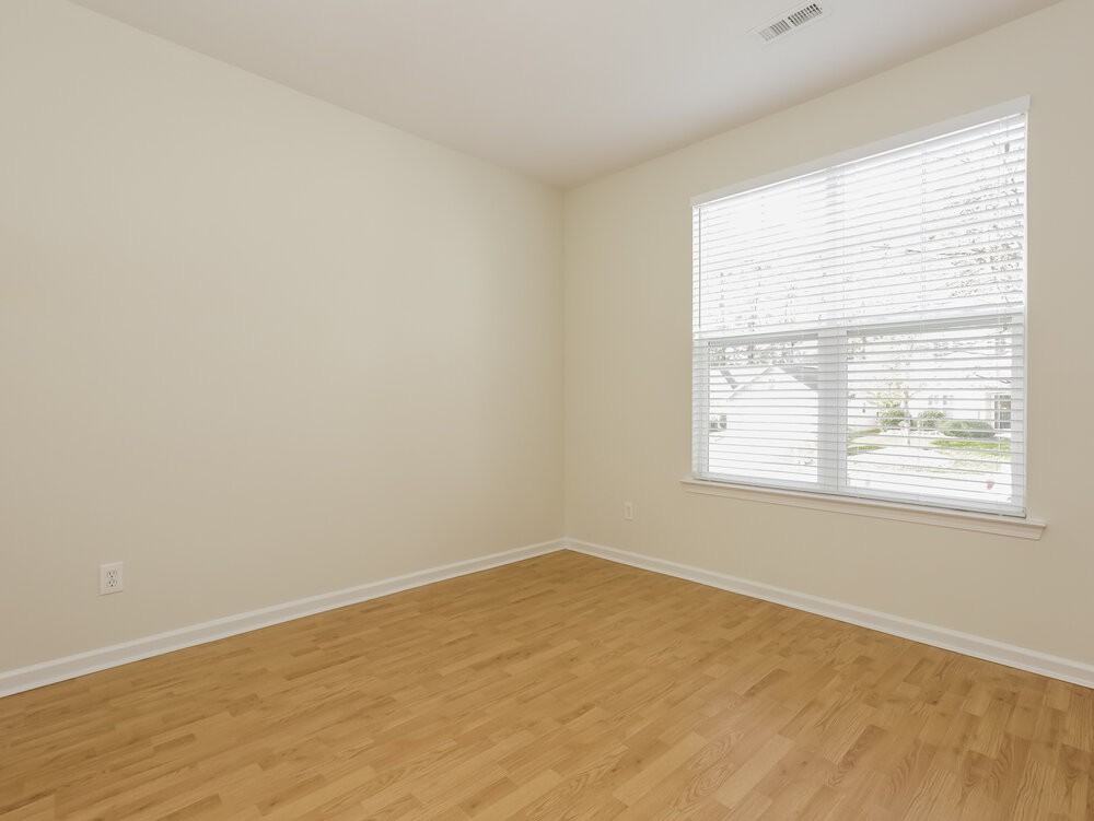 8264 Chatham Oaks Dr - Photo 3 of 18