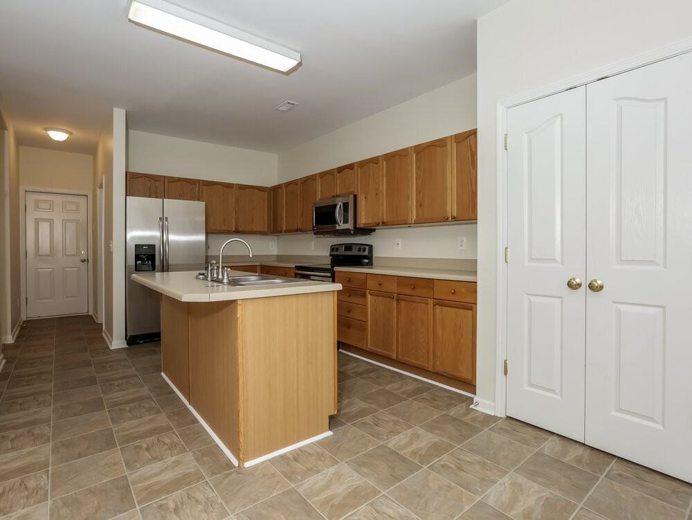 8264 Chatham Oaks Dr - Photo 5 of 18